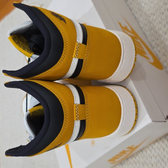Nike Air Jordan 1 Retro Size 7Y High OG Yellow Ochre/black Sail Sneakers - Picture 6 of 8